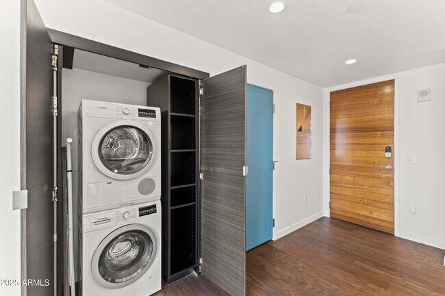 Building Photo - 200 W Portland St