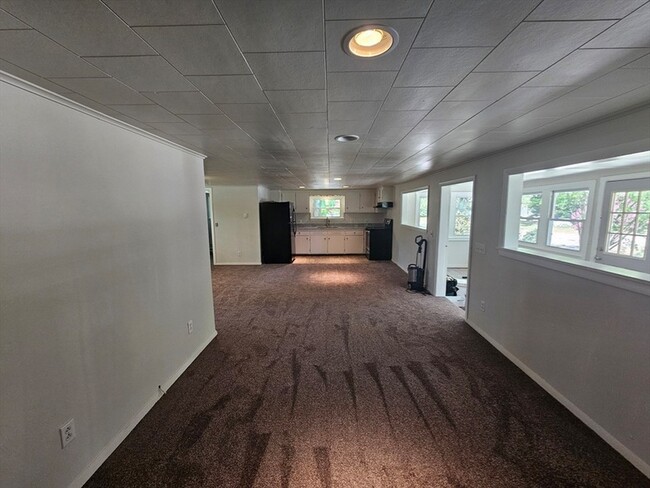 Building Photo - 37 Fairchild Dr