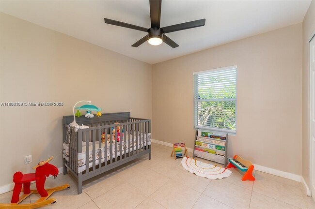 Building Photo - 510 SW 16th Ct