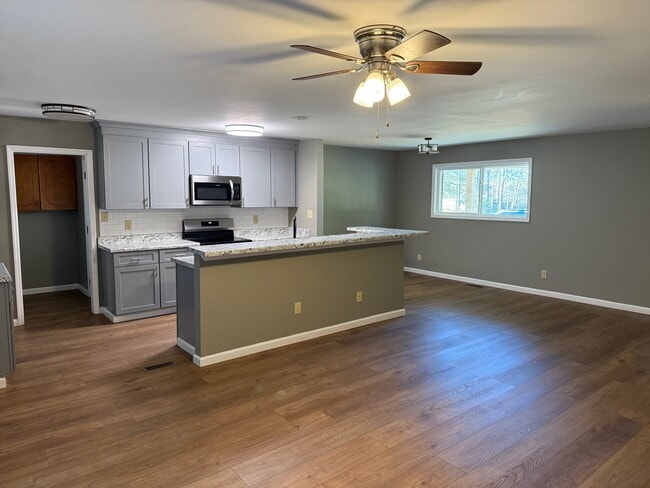 Building Photo - 118 Lake Dr