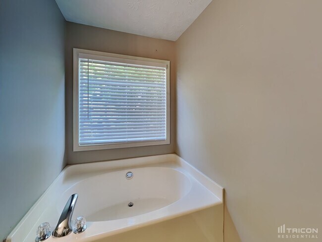 Building Photo - 281 Oak Vista Court Lawrenceville GA