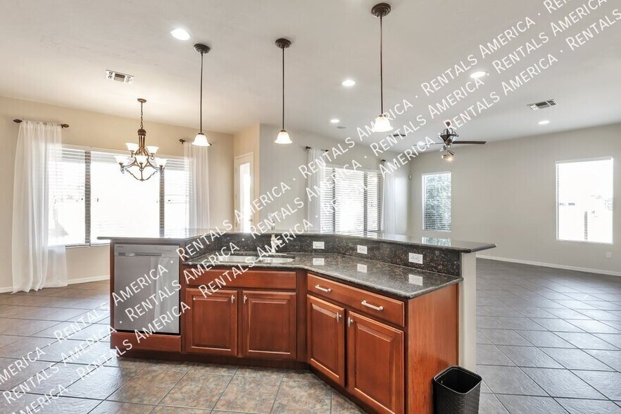 Building Photo - 561 E Via Puente De La Lluvia