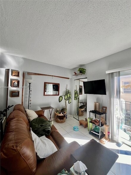 Building Photo - 1960 Marseille Dr