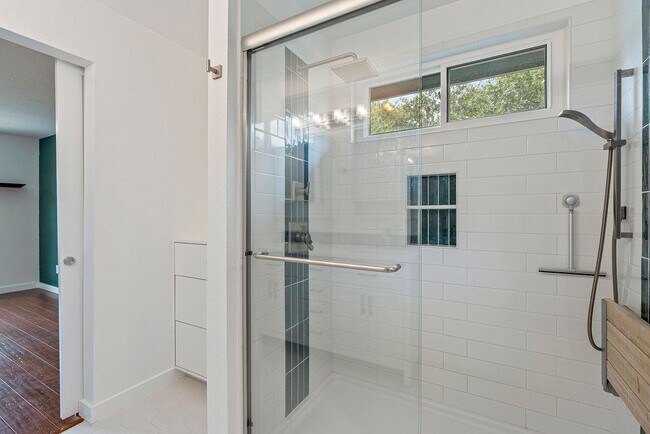 Building Photo - 7107 Leppke Cove