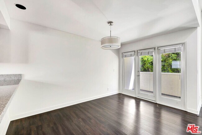 Building Photo - 811 21st St