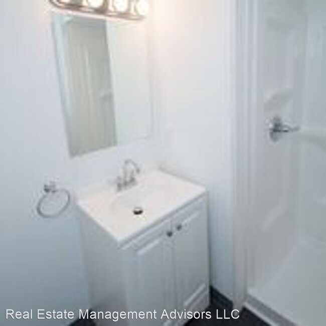 Building Photo - 5850 N 13th St