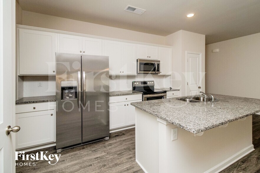 Building Photo - 2080 Cypress Village Dr NW