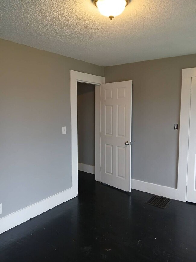 Building Photo - 1579 Martin Ave