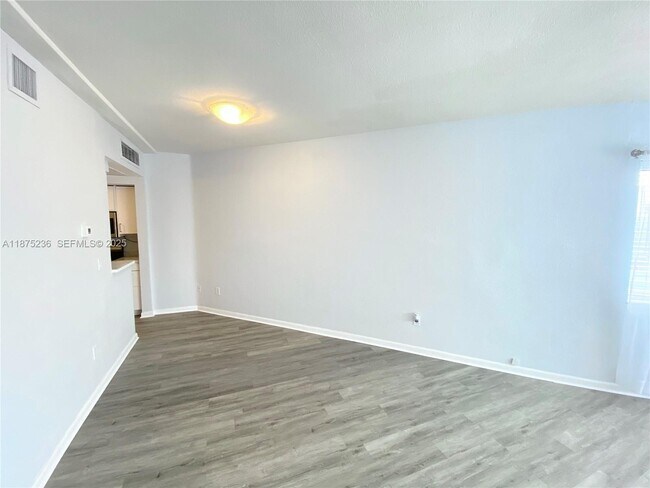 Building Photo - 1185 Marseille Dr