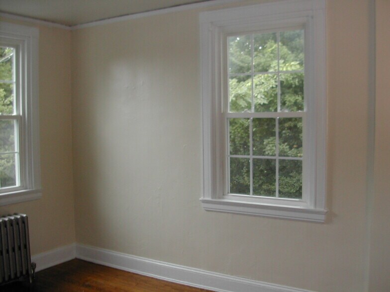 Building Photo - 4135 Roland Ave