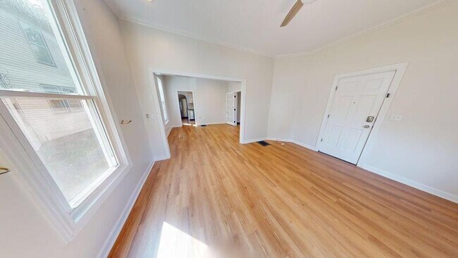 Building Photo - 121 College Pl