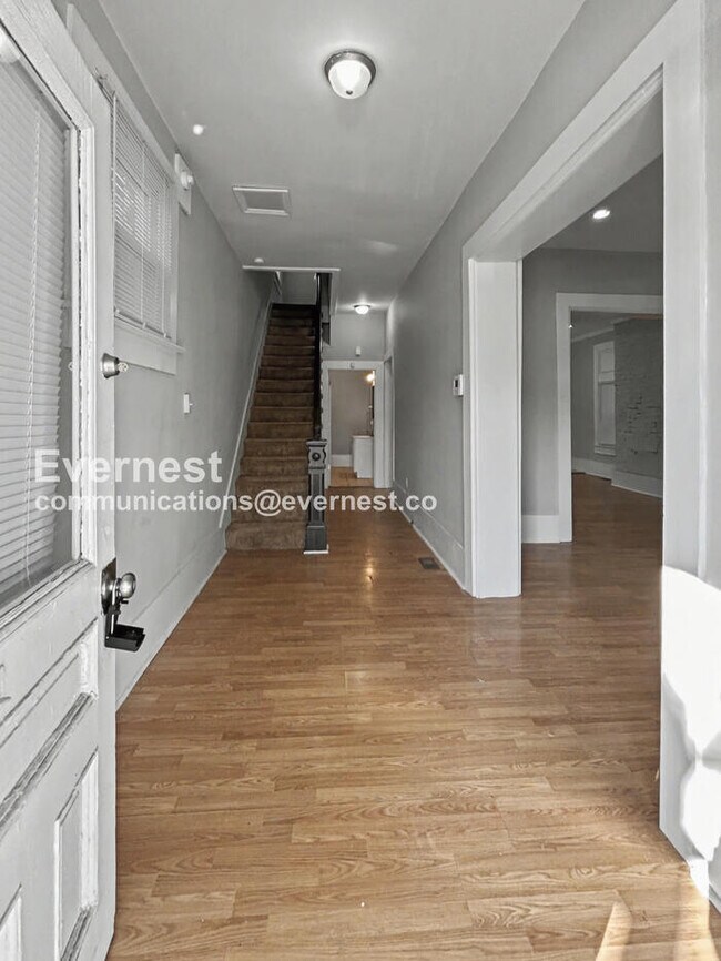 Building Photo - 1304 Oakwood Ave