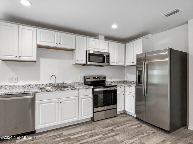 Building Photo - 2220 Flesher Ave