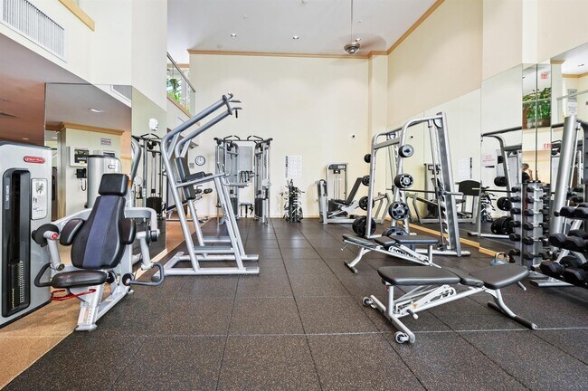 Building Photo - 347 N New River Dr E