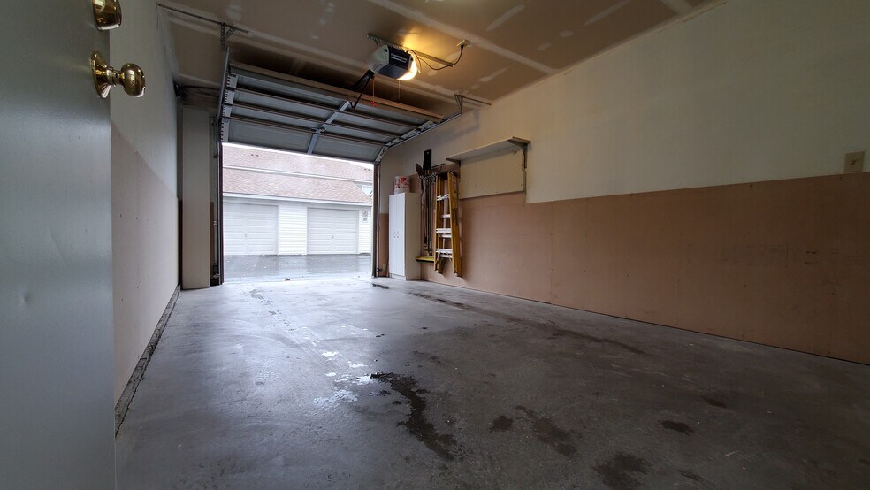 Building Photo - 209 E 18th Ave