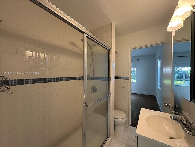 Building Photo - 969 Bay Dr