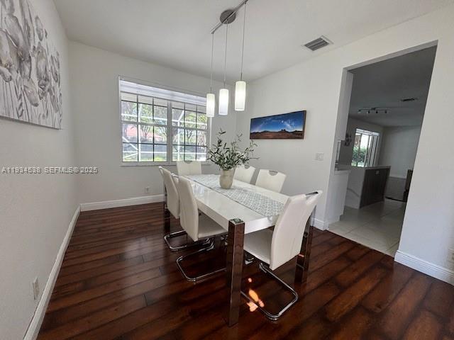 Building Photo - 712 Tulip Cir