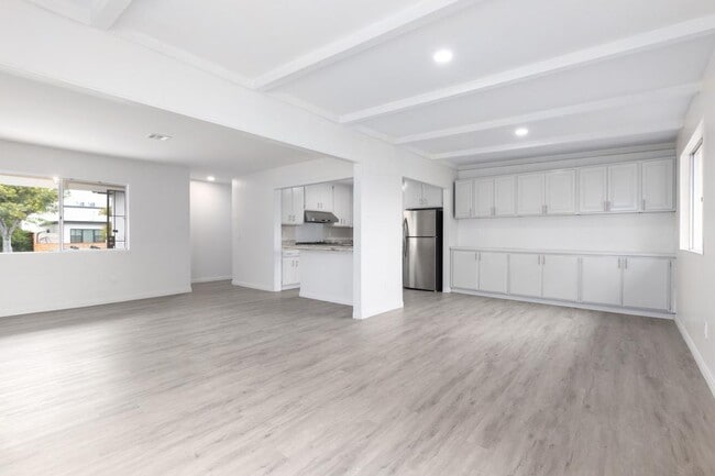 Building Photo - 4810 Iroquois Ave