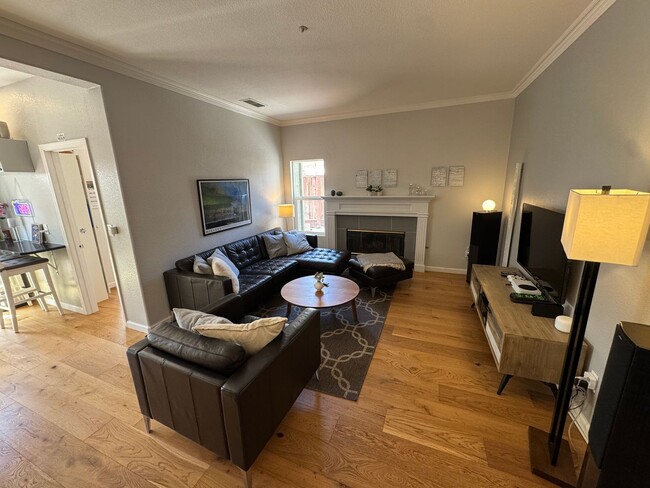 Building Photo - 5 bed 3 bath Gated Community in Union City...