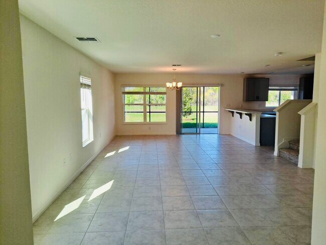 Building Photo - 1120 Papaya Cir.