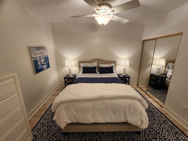 Building Photo - Beautiful Fully Furnished Marker 33 Condo ...