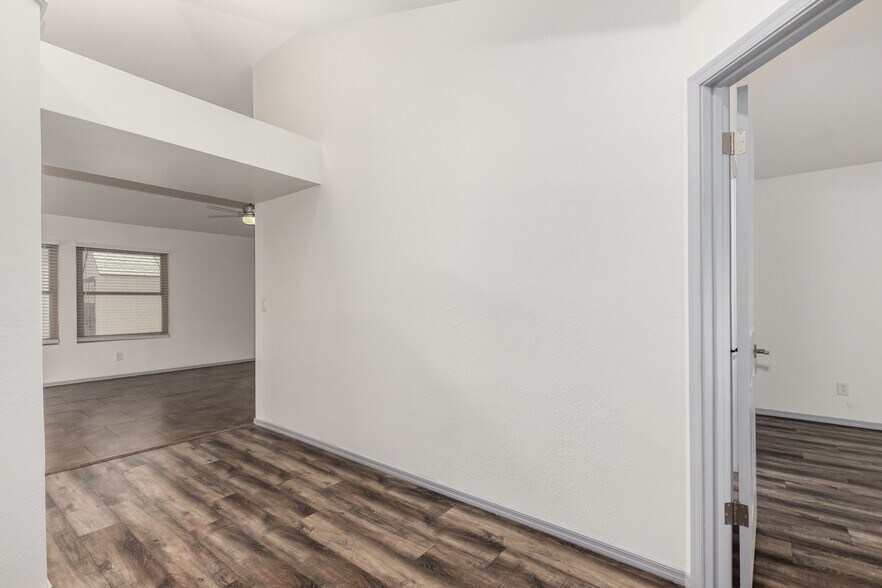 Building Photo - 3981 E South Fork Dr