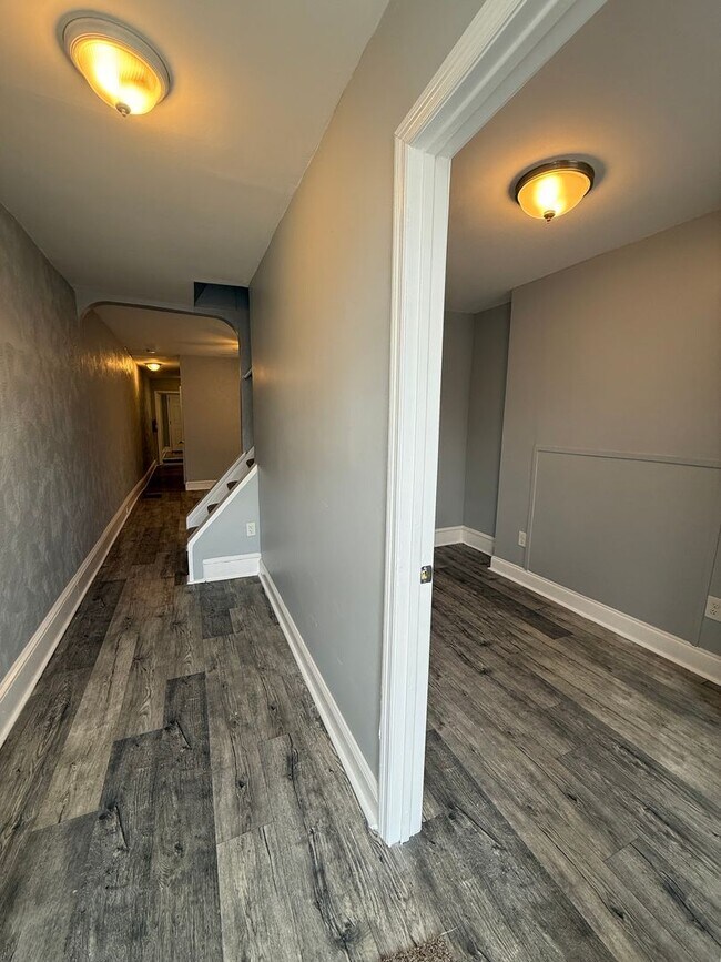 Building Photo - 103 Taylor St