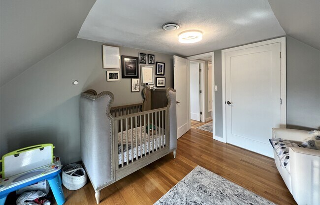 Building Photo - 4 Day St