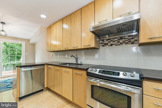 Building Photo - 12220 Tildenwood Dr