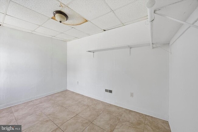 Building Photo - 909 Springfield Rd