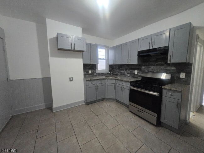 Building Photo - 102 South St