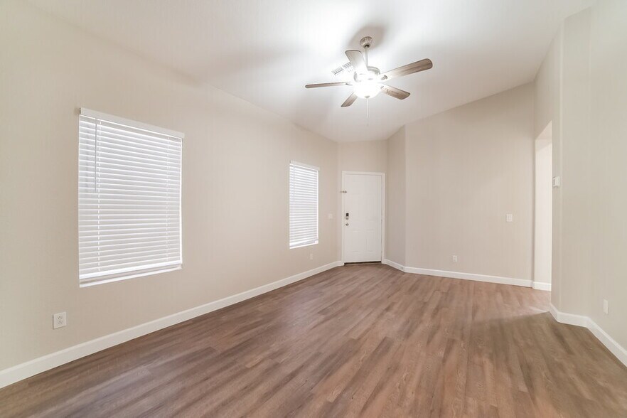 Building Photo - 947 S Tucana Ln