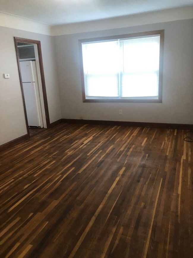 Building Photo - Cozy 3 Bedroom, 1Bath House Available o