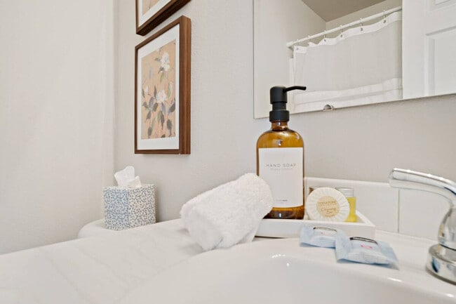 Building Photo - 11590 Maidstone St