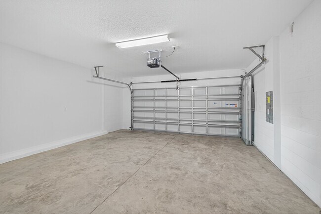 Building Photo - Brand-new 5 Bed now Available!