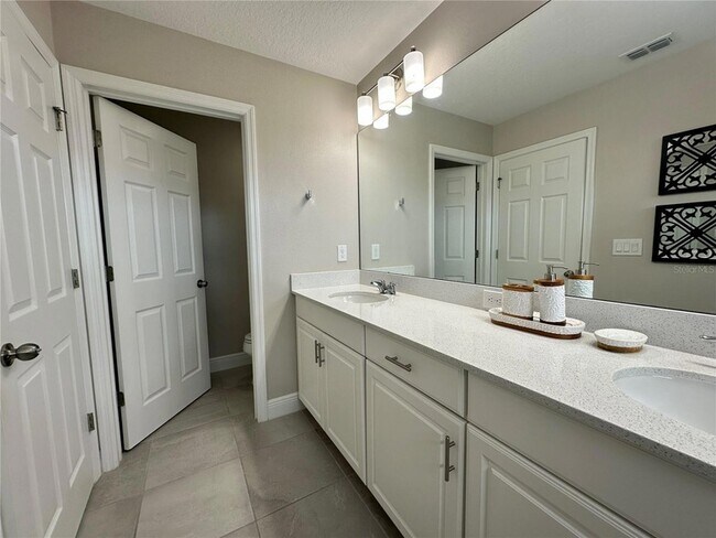 Building Photo - 15845 Marina Bay Dr