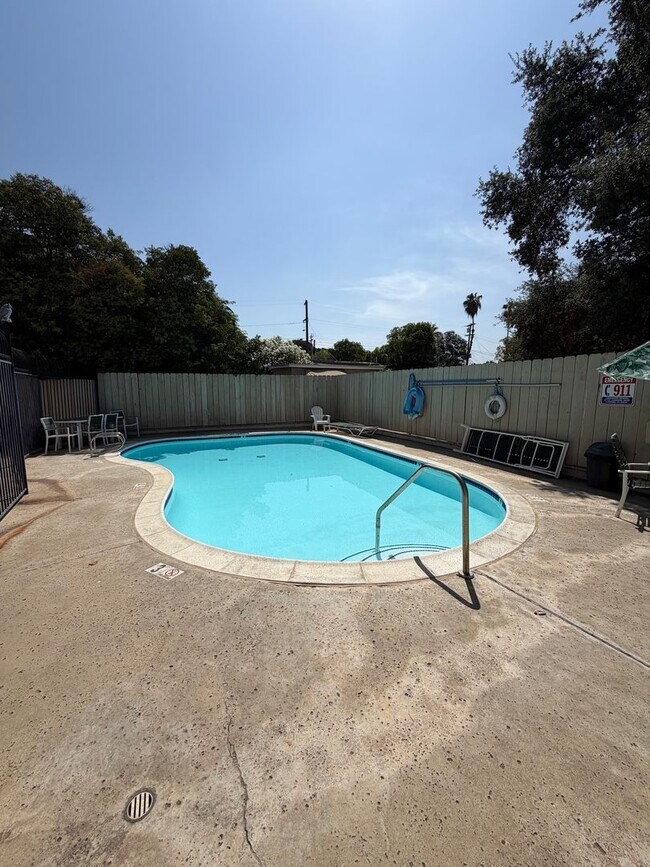 Building Photo - 2BR/1BA Lakeside ground floor condo with 1 car detached garage, 1 uncovered parking space & commu...