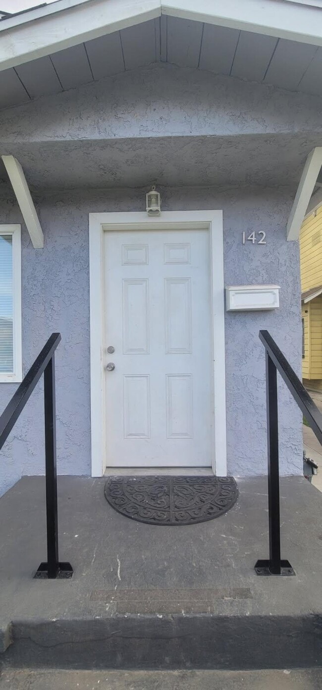 Building Photo - 142 E 65th St