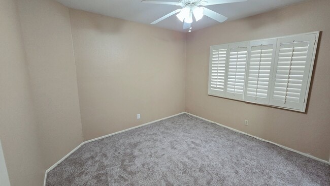 Building Photo - Charming Tustin Haven Available in October!
