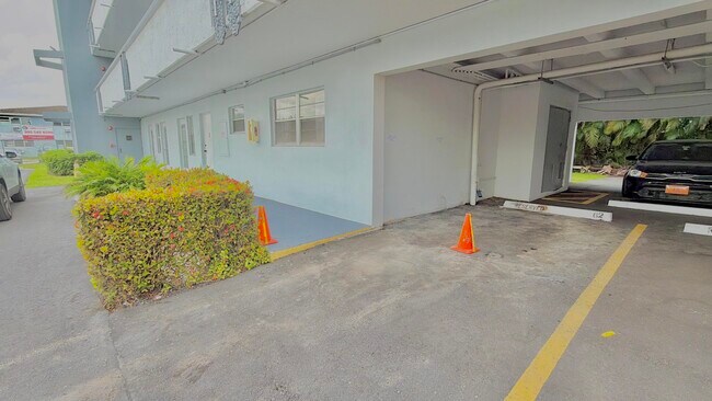 Building Photo - 1000 NE 14th Ave