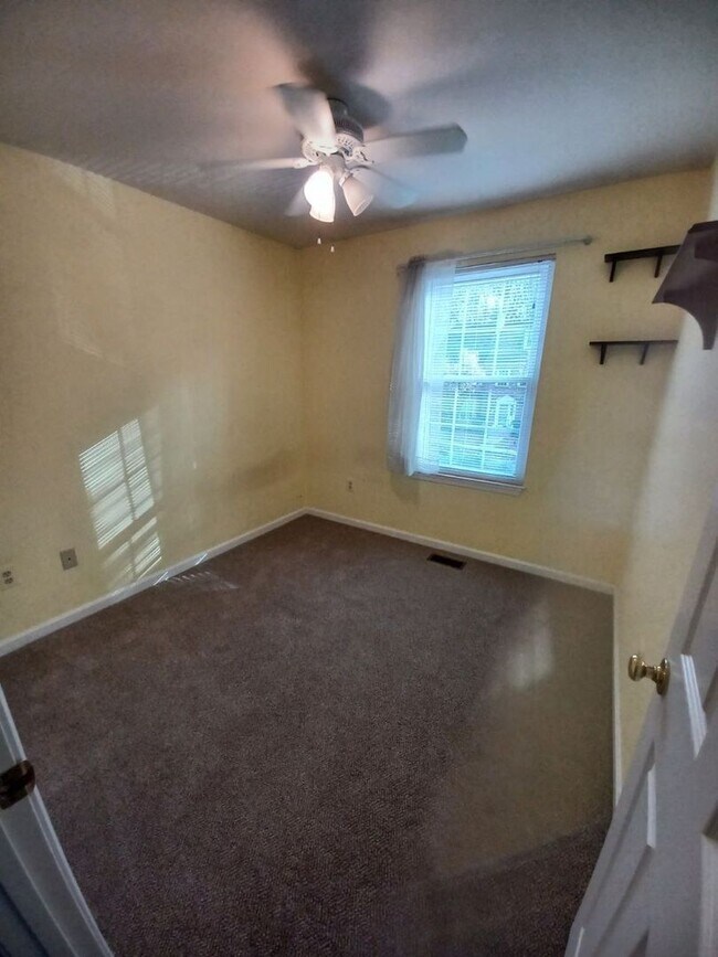 Building Photo - 8028 Valleys Crest Ct
