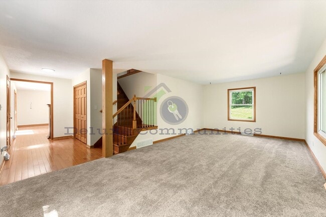 Building Photo - 4 bedroom 3.5 bath