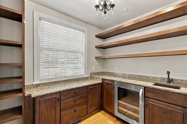Building Photo - 2023 Galbraith Dr