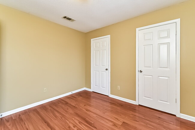 Building Photo - 1653 Dexter Ln