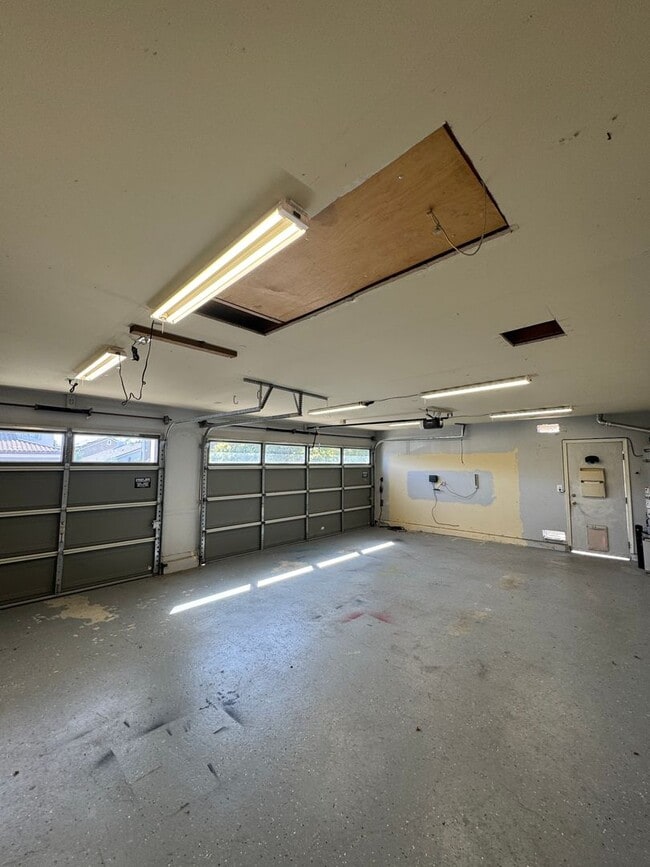 Building Photo - 1762 River Oaks Cir