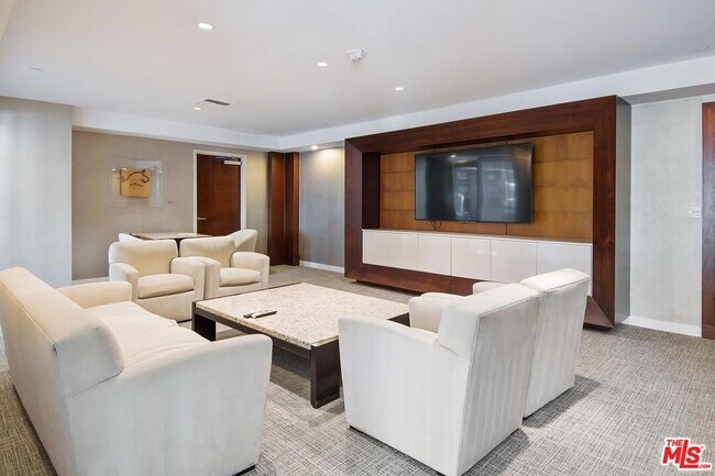 Building Photo - 13700 Marina Pointe Dr