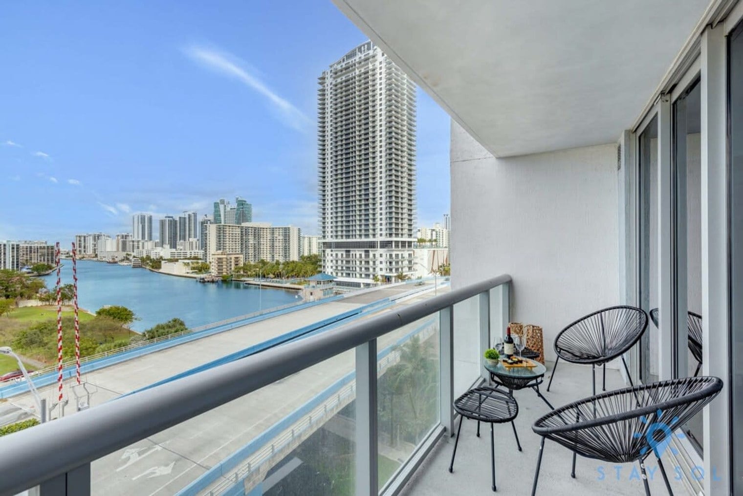 Building Photo - 2602 E Hallandale Beach Blvd