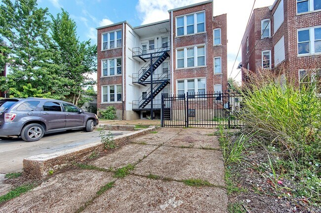 Building Photo - Shaw-ty is a 10