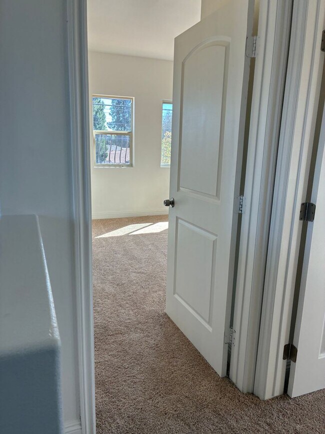 Building Photo - 9619Long