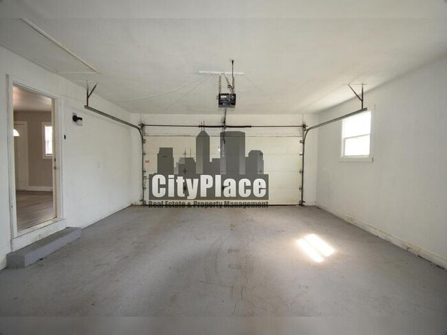 Building Photo - 4550 S Keystone Ave